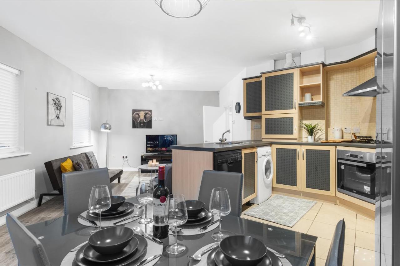 Birmingham, Modern 2 Bedroom, Free Parking Spaces, Free Wi-Fi And Netflix Bagian luar foto